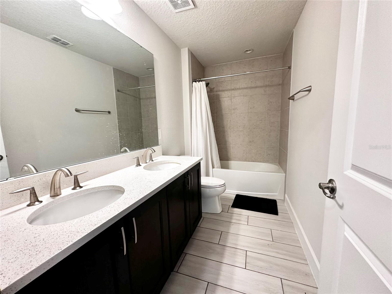 Image 4 of 26 For 2785 Park Ridge Street