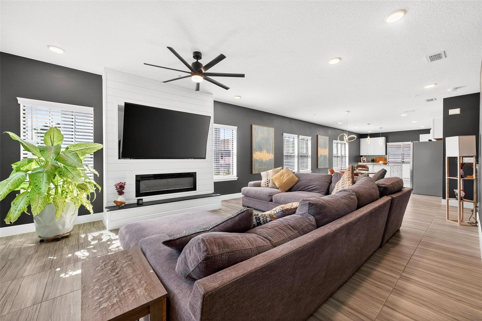 Image 10 of 39 For 427 Diamond Dove Cove