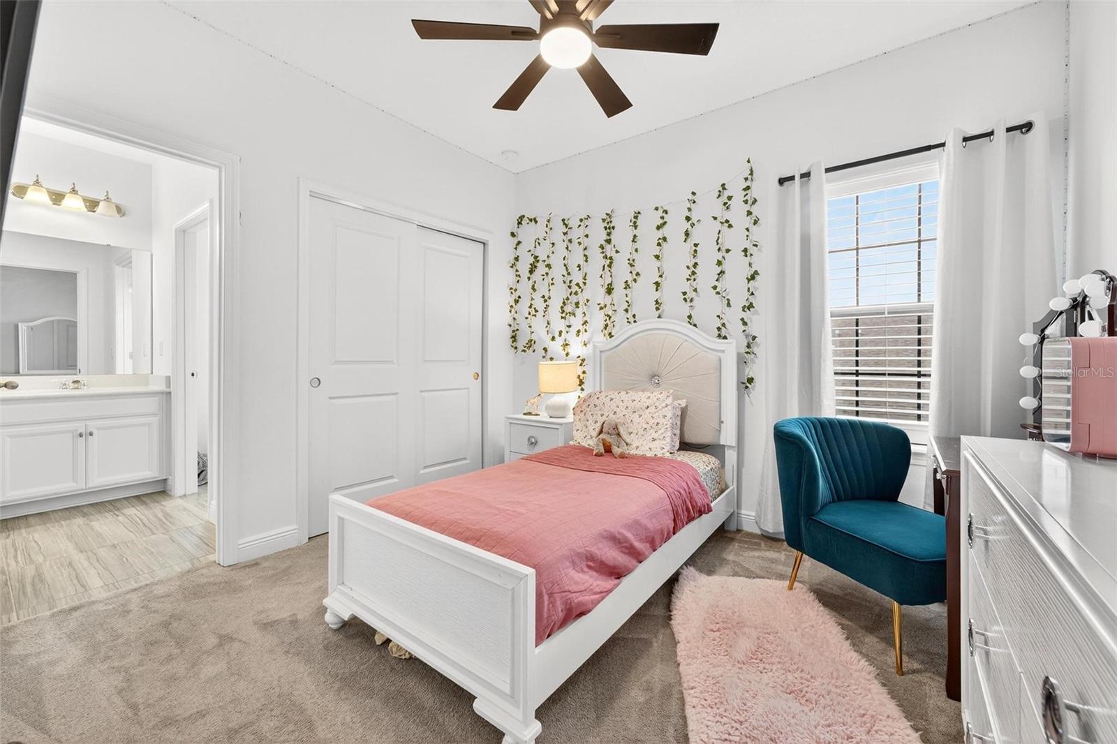 Image 28 of 39 For 427 Diamond Dove Cove