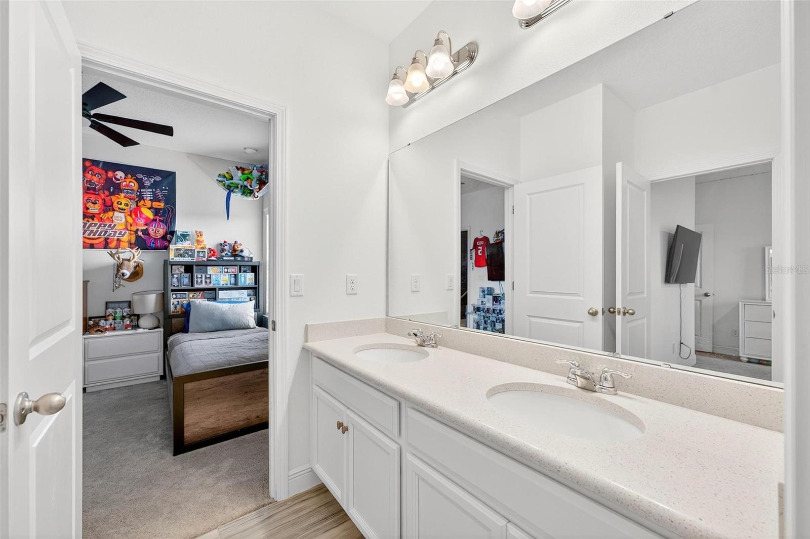 Image 30 of 39 For 427 Diamond Dove Cove