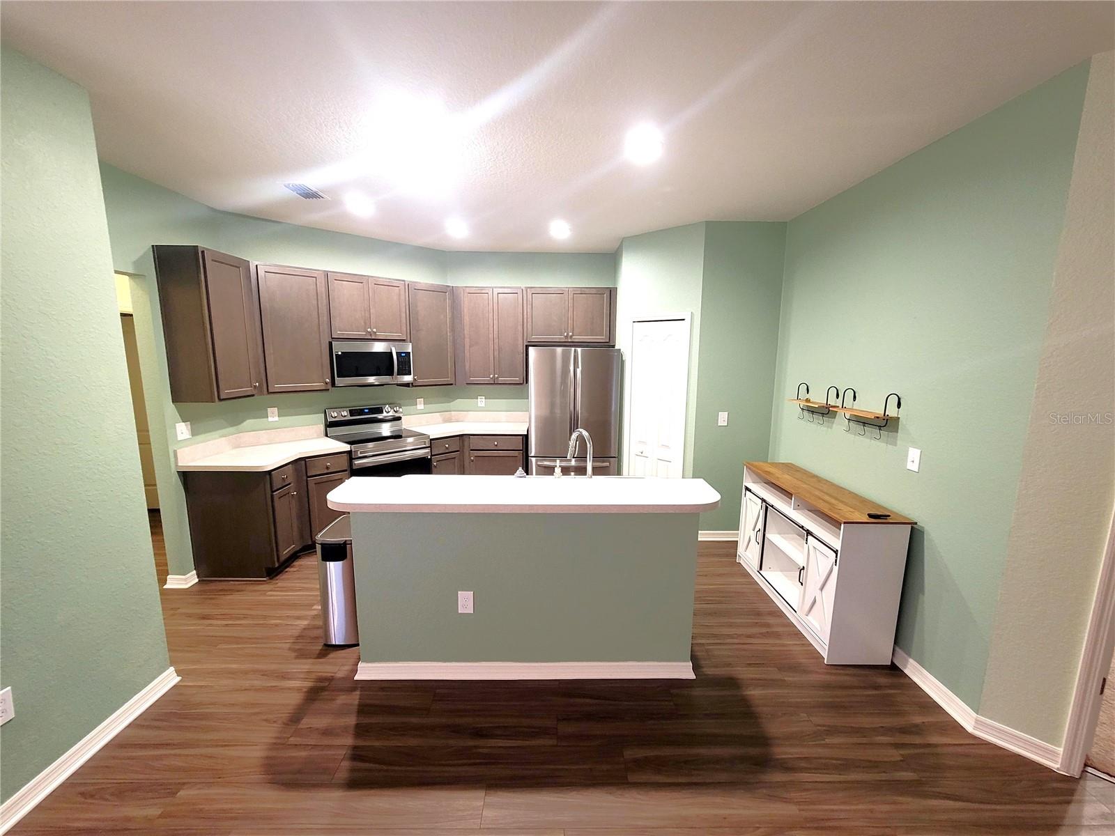 Image 10 of 27 For 300 Arbuthnot Street