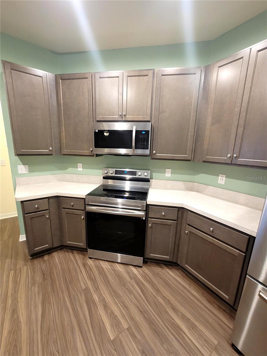 Image 11 of 27 For 300 Arbuthnot Street