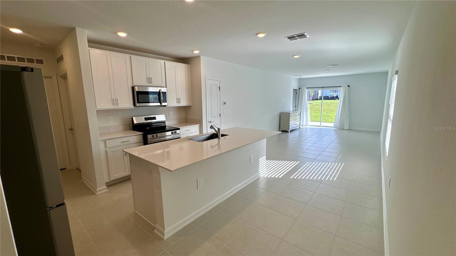 Image 3 of 20 For 2737 Armstrong Avenue