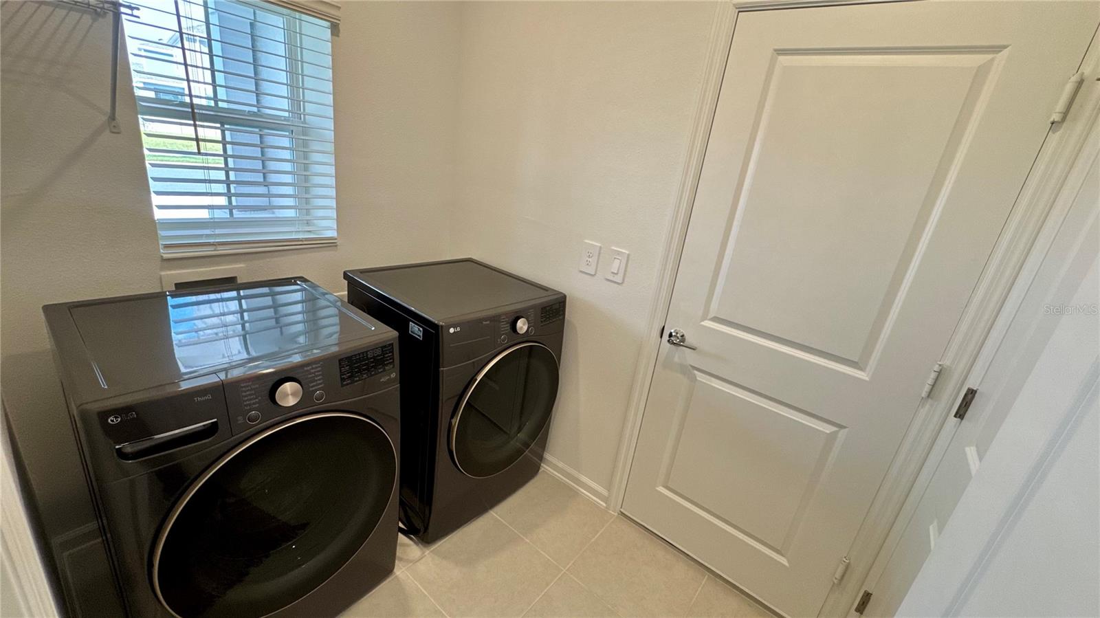 Image 7 of 20 For 2737 Armstrong Avenue