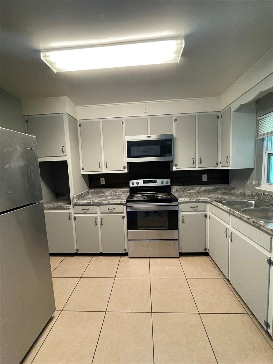 Image 4 of 18 For 127 Palmetto Avenue