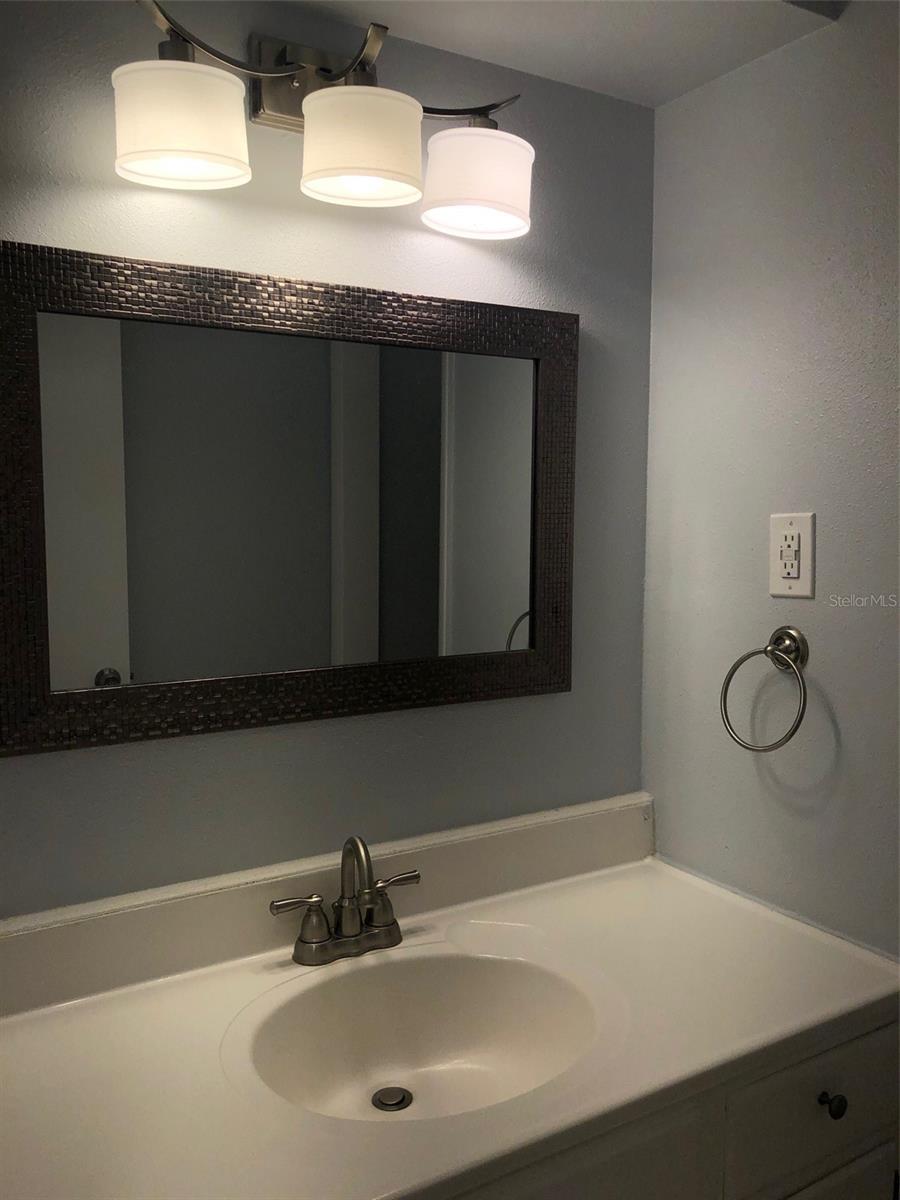 Image 19 of 25 For 303 Earl Street