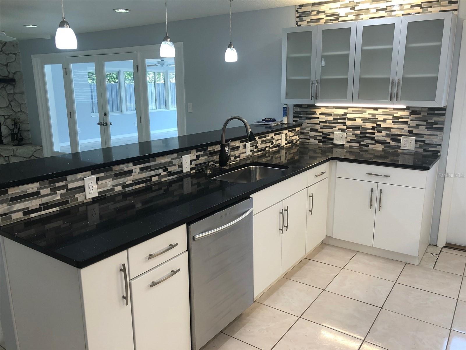 Image 5 of 25 For 303 Earl Street