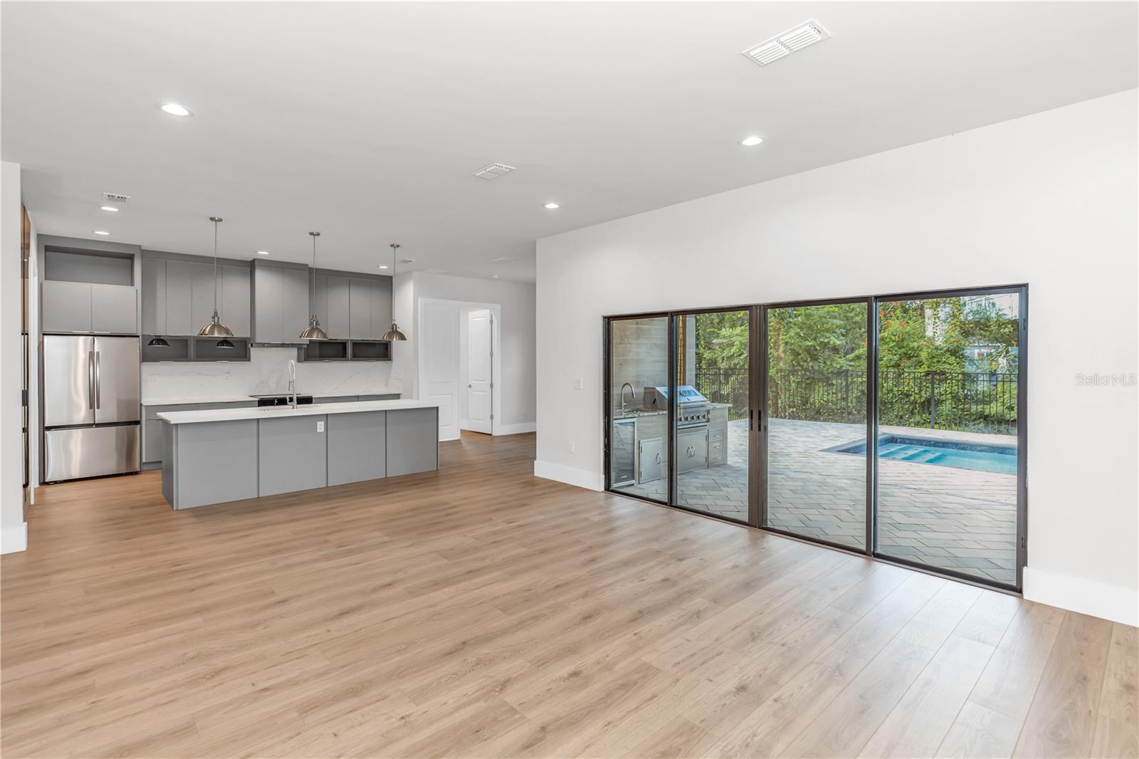 Image 13 of 51 For 102 Bell Place