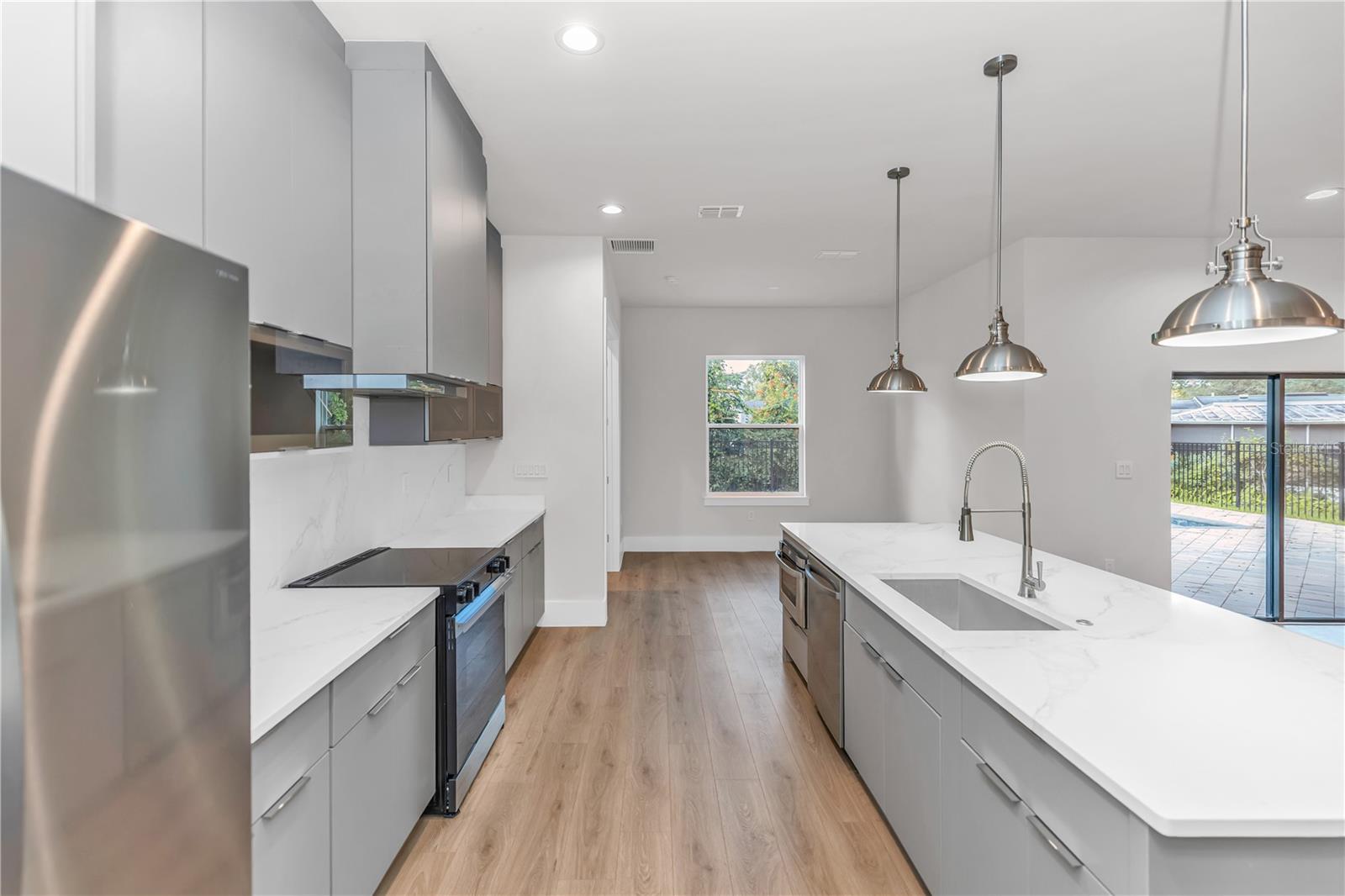 Image 17 of 51 For 102 Bell Place