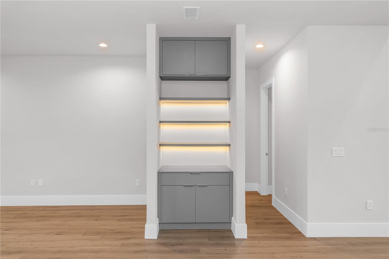 Image 20 of 51 For 102 Bell Place