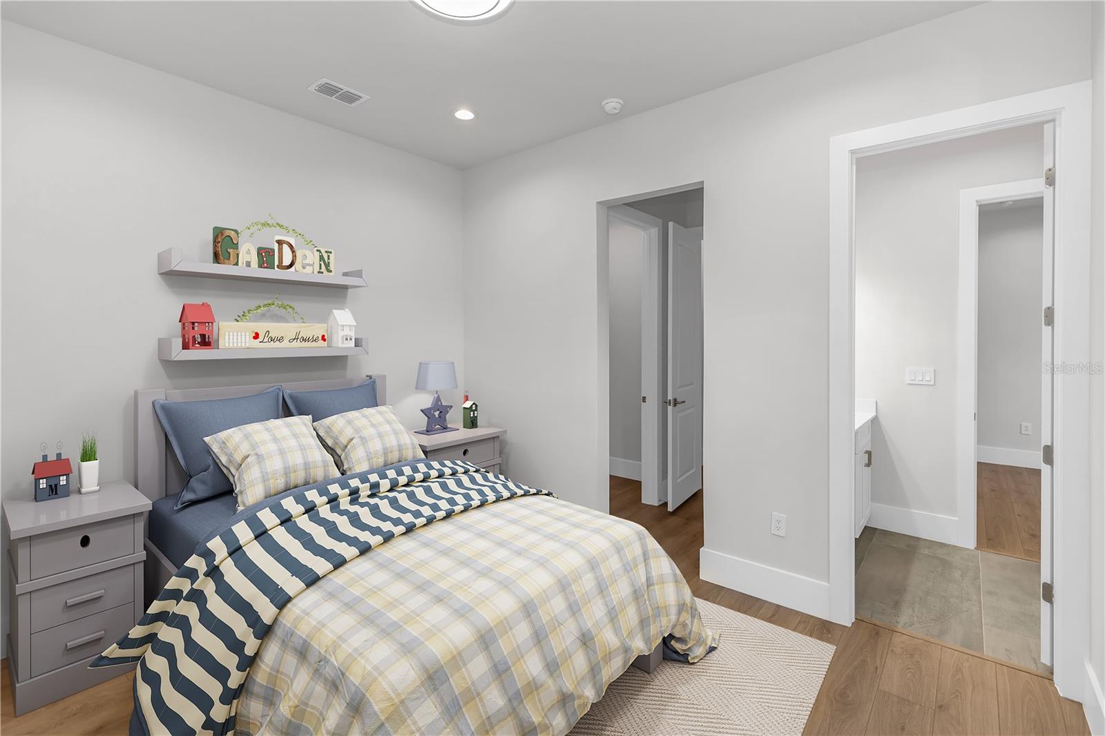 Image 28 of 51 For 102 Bell Place