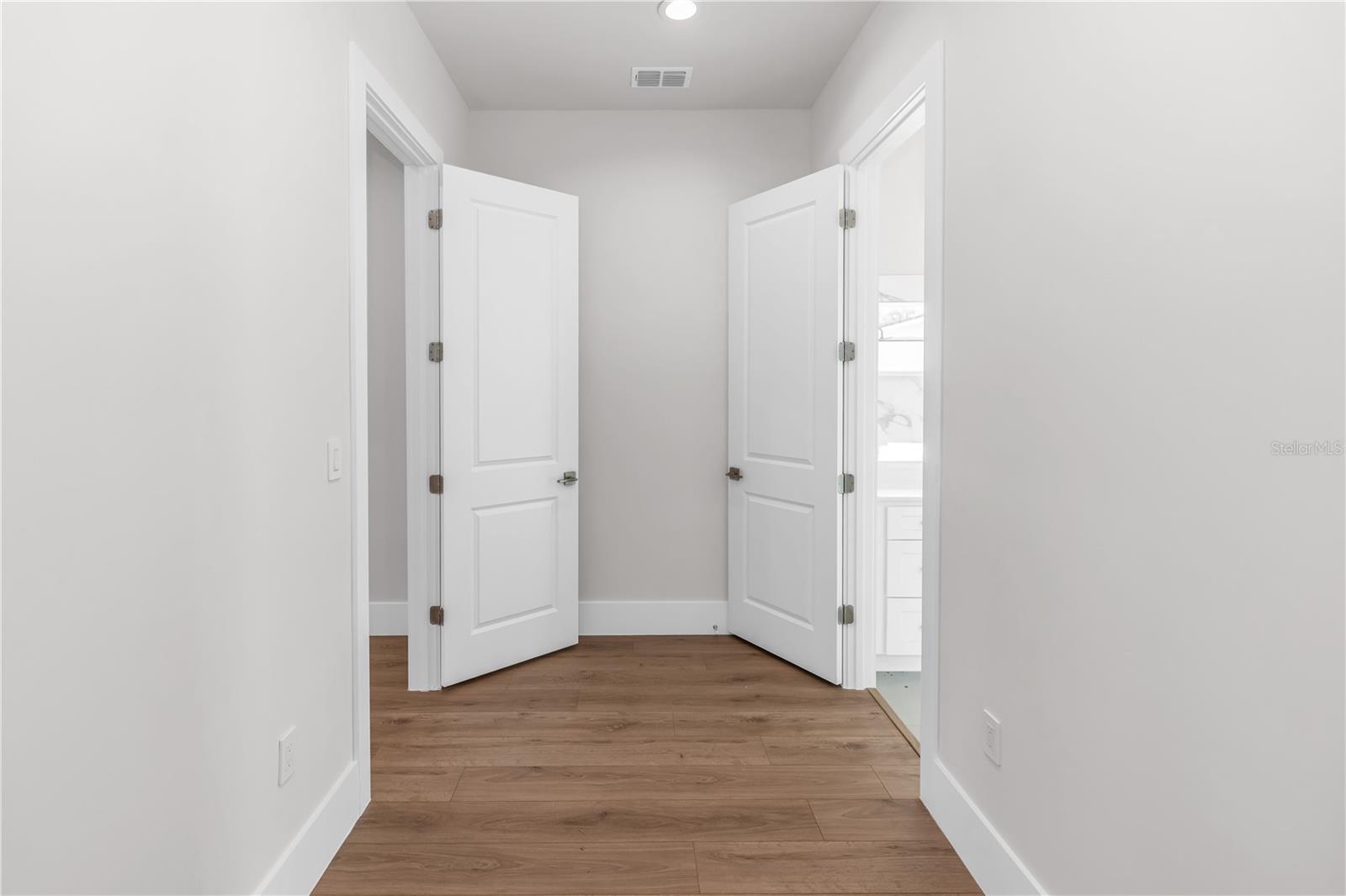 Image 29 of 51 For 102 Bell Place