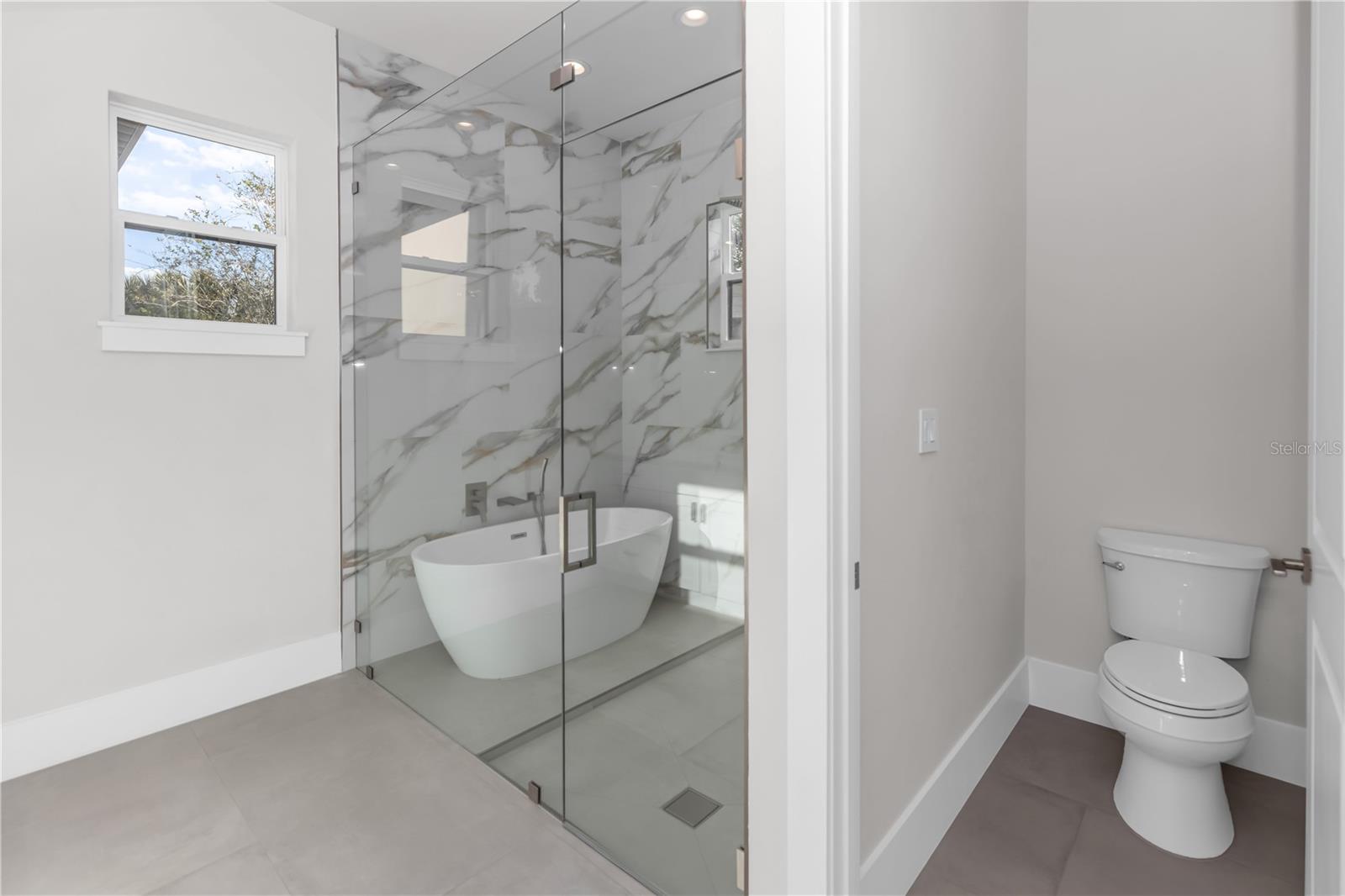 Image 31 of 51 For 102 Bell Place