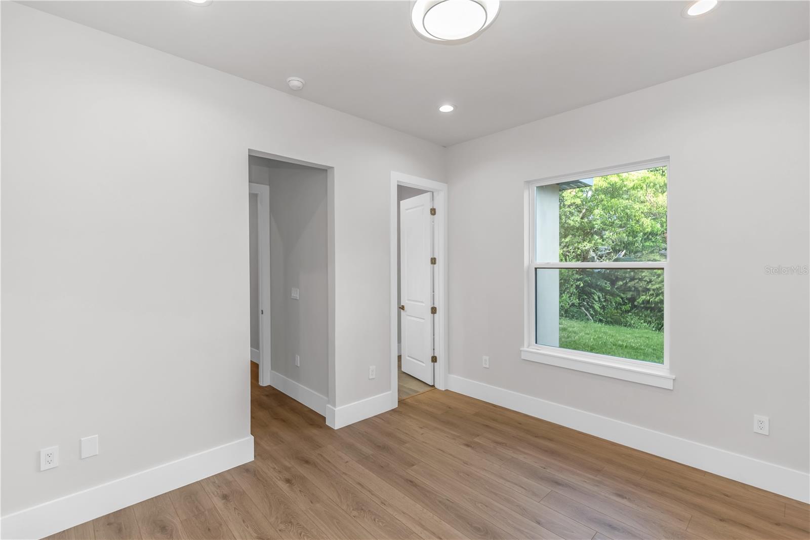 Image 36 of 51 For 102 Bell Place