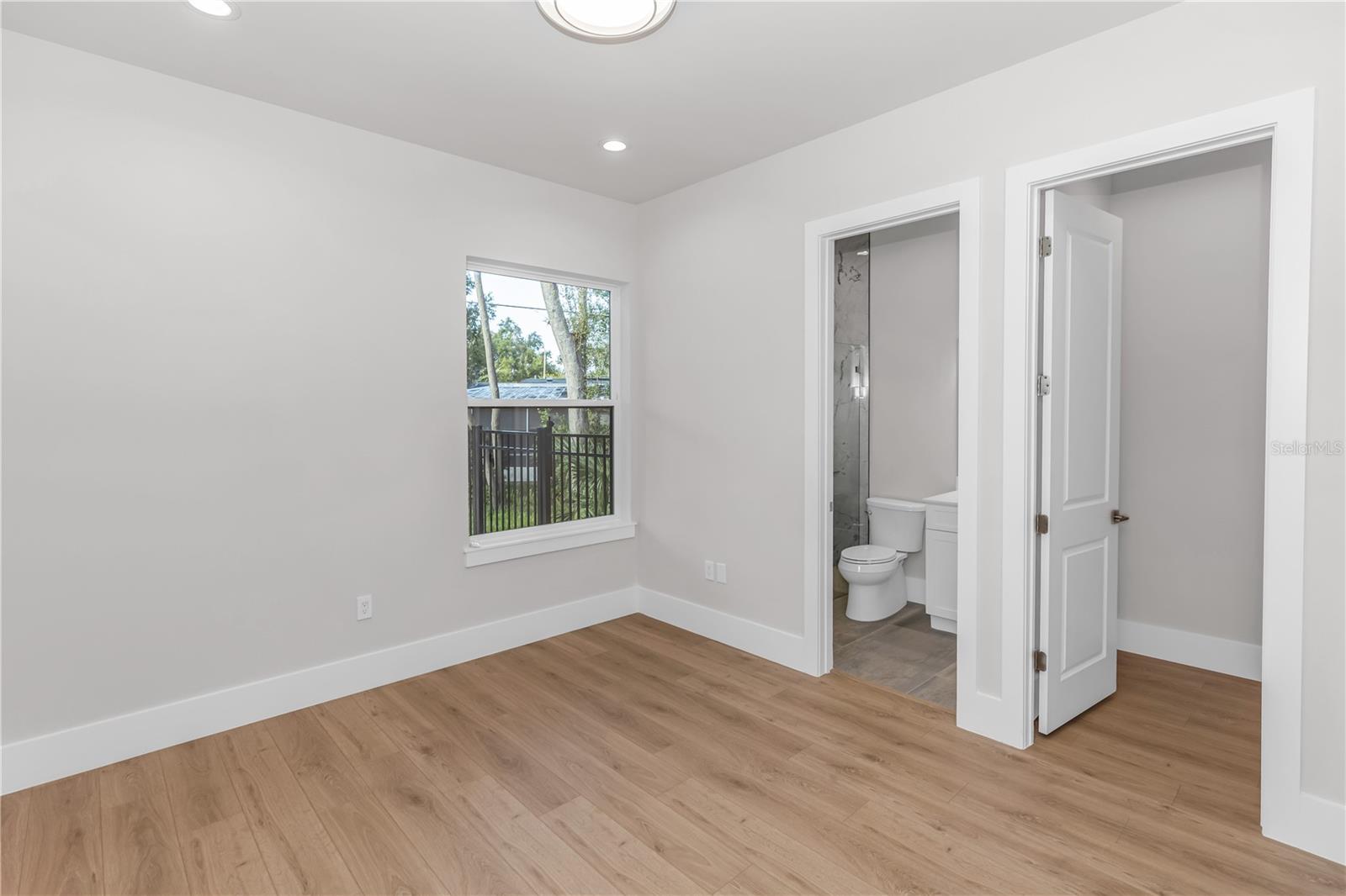 Image 43 of 51 For 102 Bell Place