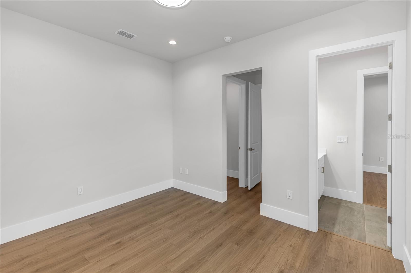 Image 47 of 51 For 102 Bell Place