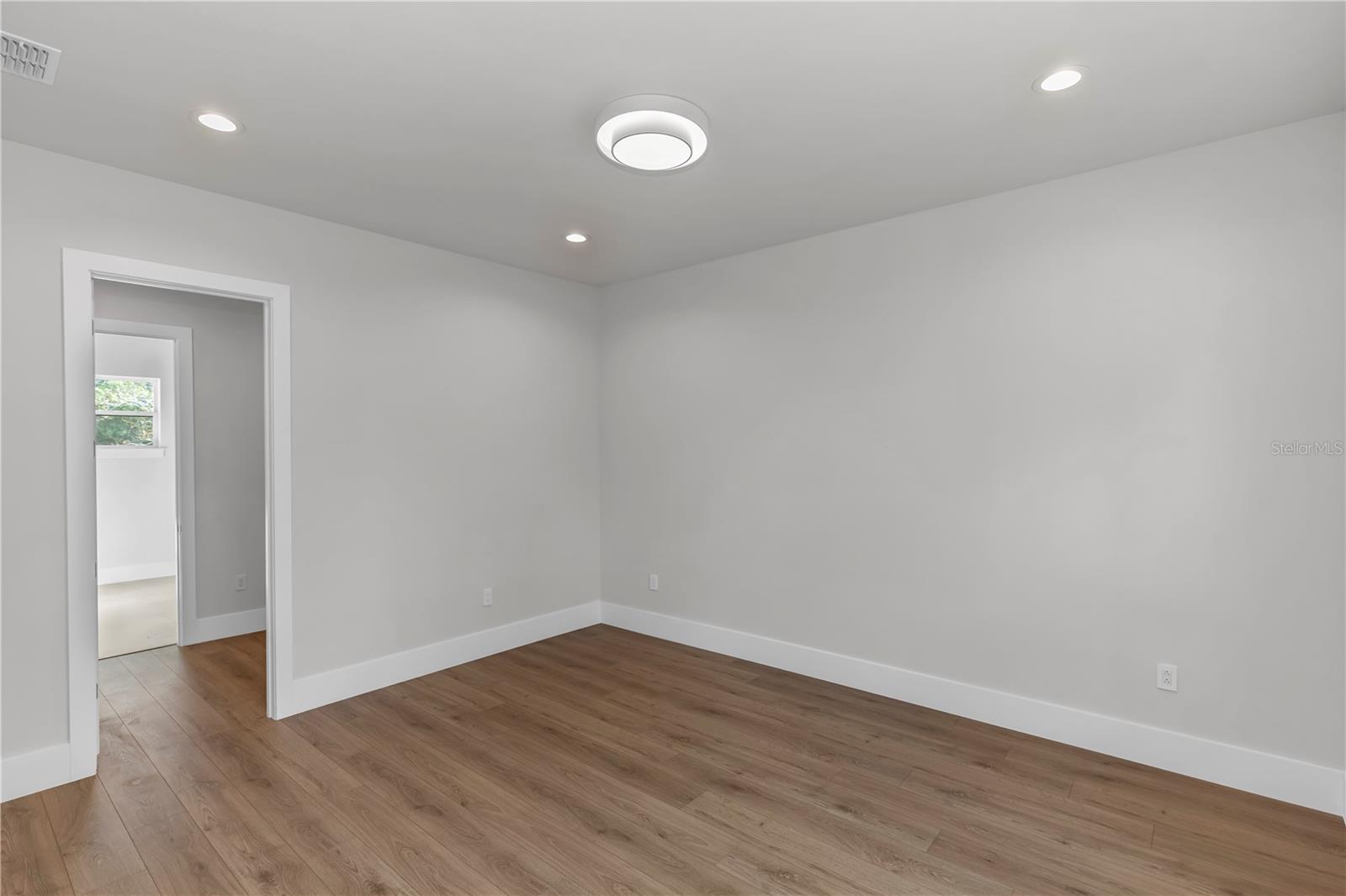 Image 49 of 51 For 102 Bell Place