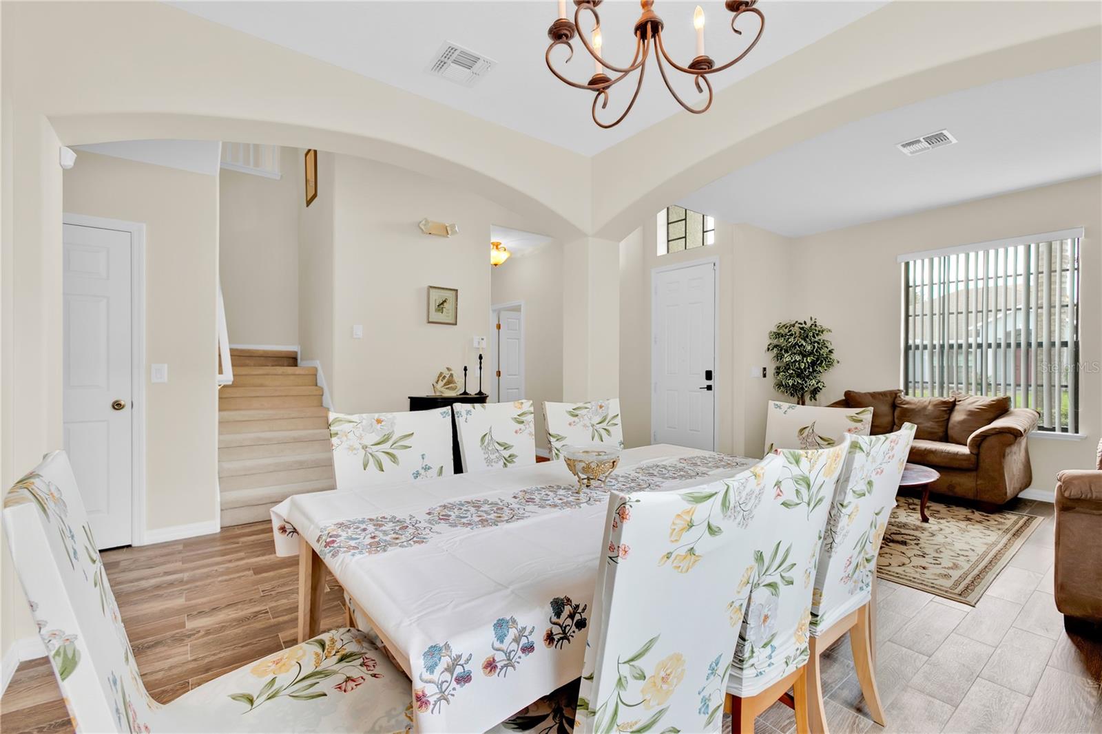 Image 19 of 49 For 155 Waltham Court