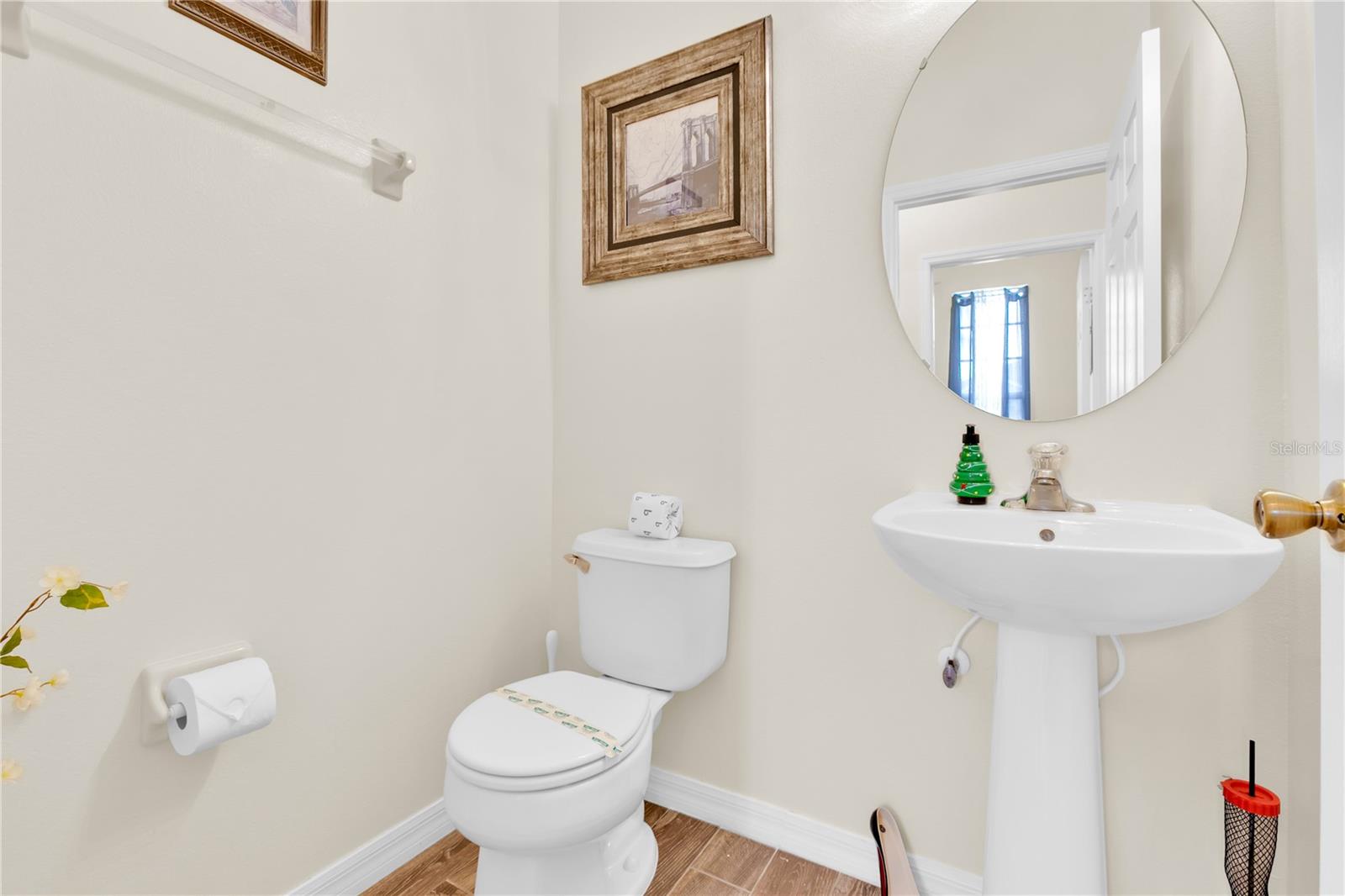 Image 20 of 49 For 155 Waltham Court