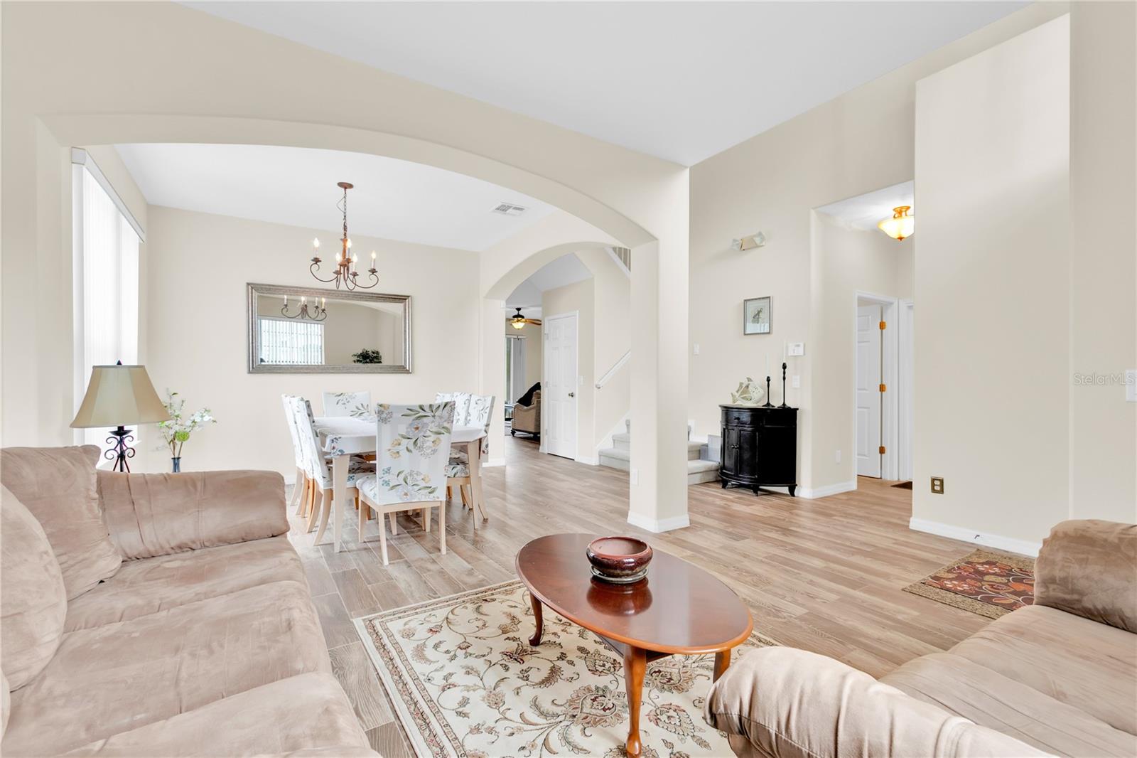 Image 22 of 49 For 155 Waltham Court