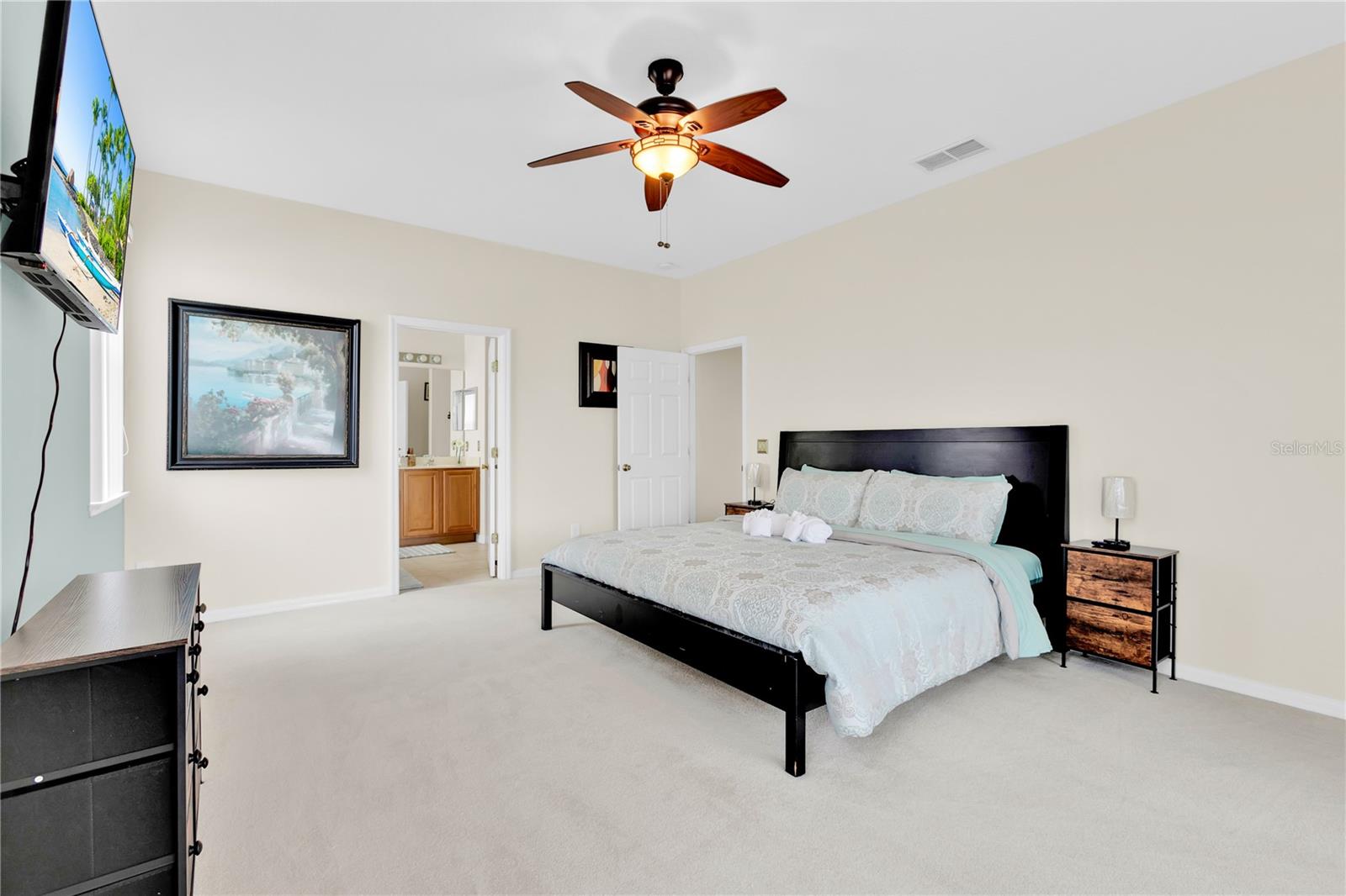 Image 31 of 49 For 155 Waltham Court