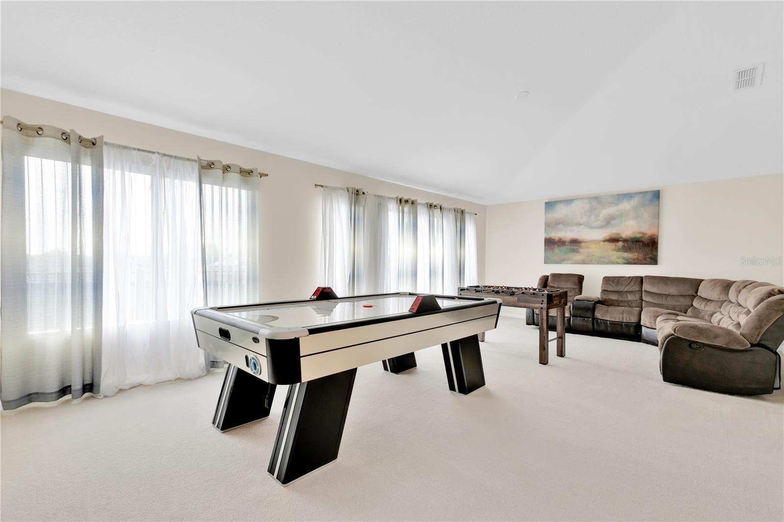 Image 34 of 49 For 155 Waltham Court