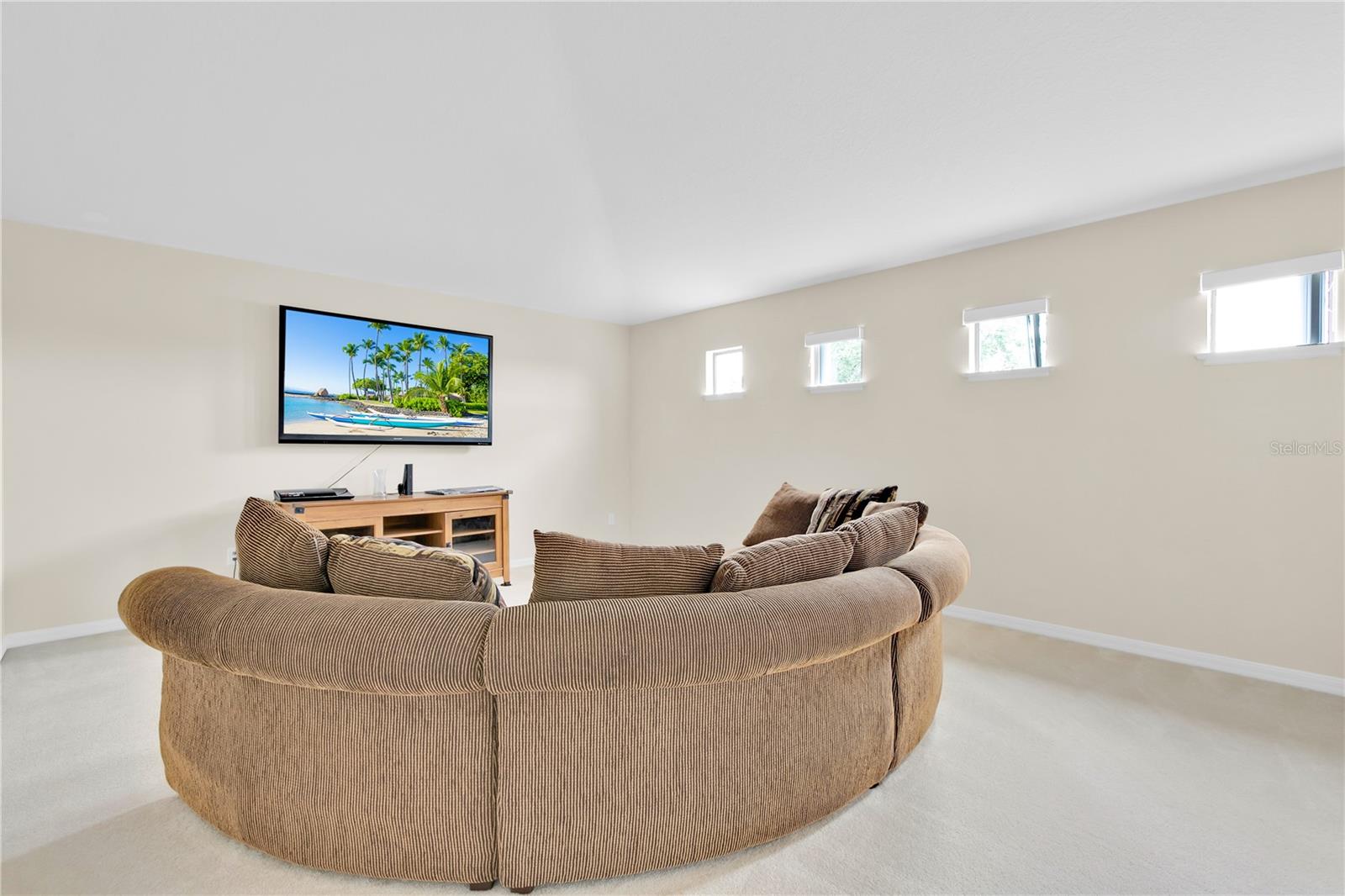 Image 37 of 49 For 155 Waltham Court