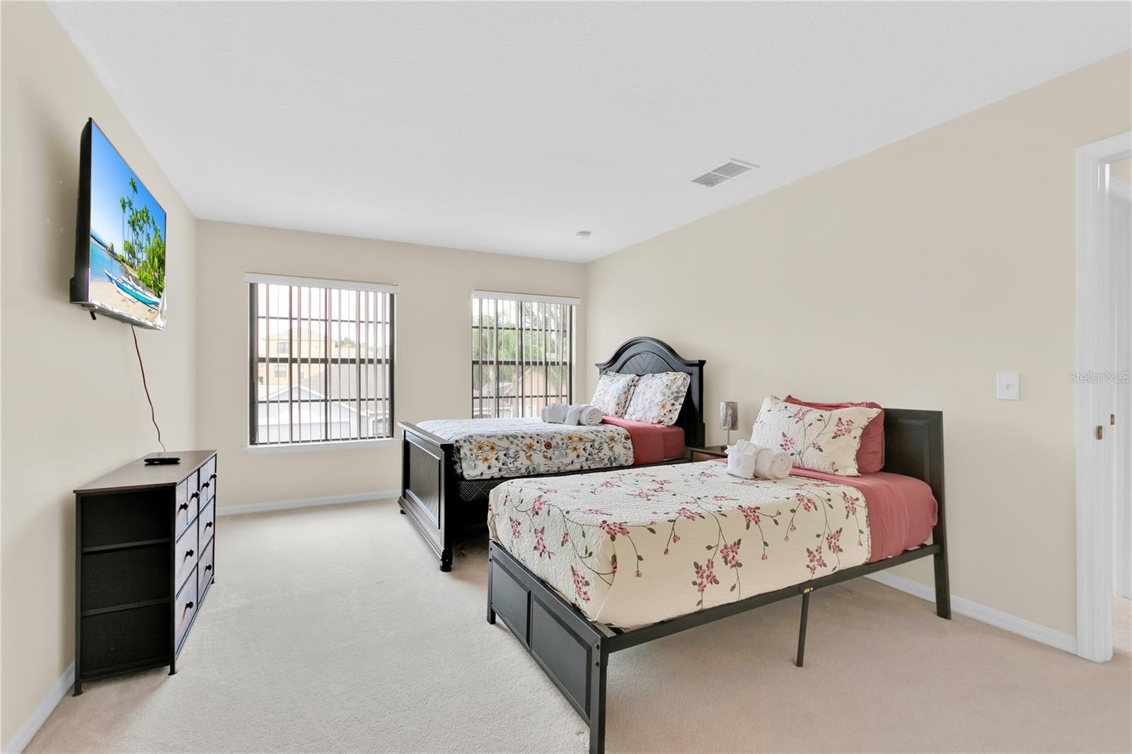 Image 44 of 49 For 155 Waltham Court