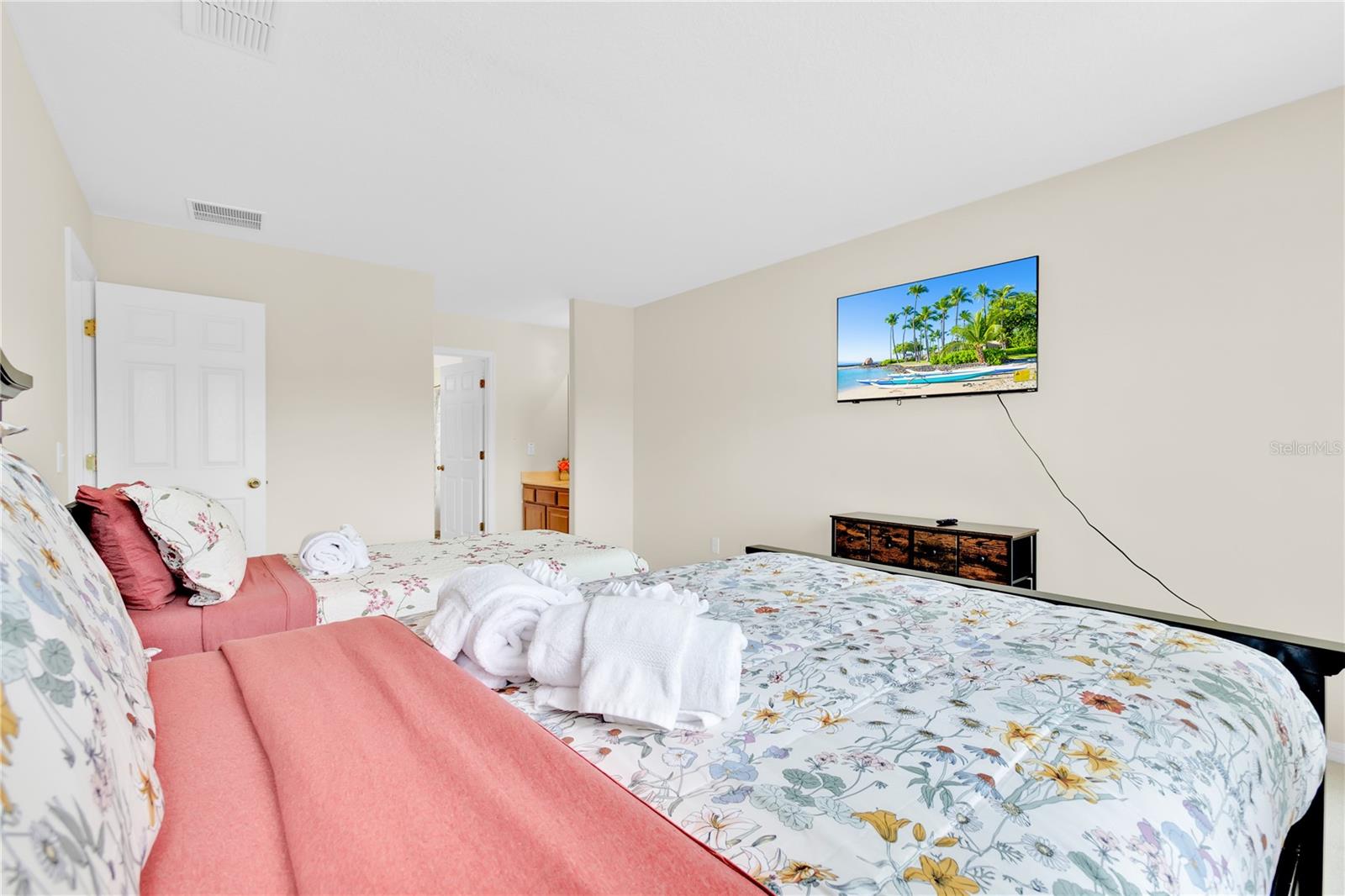 Image 45 of 49 For 155 Waltham Court