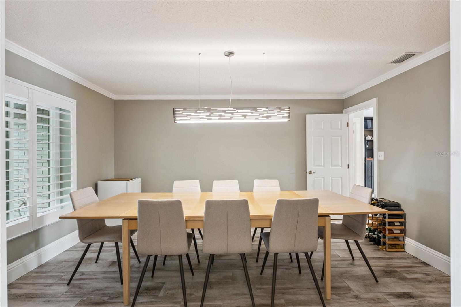 Listing photo id 12 for 2824 Montmart Drive
