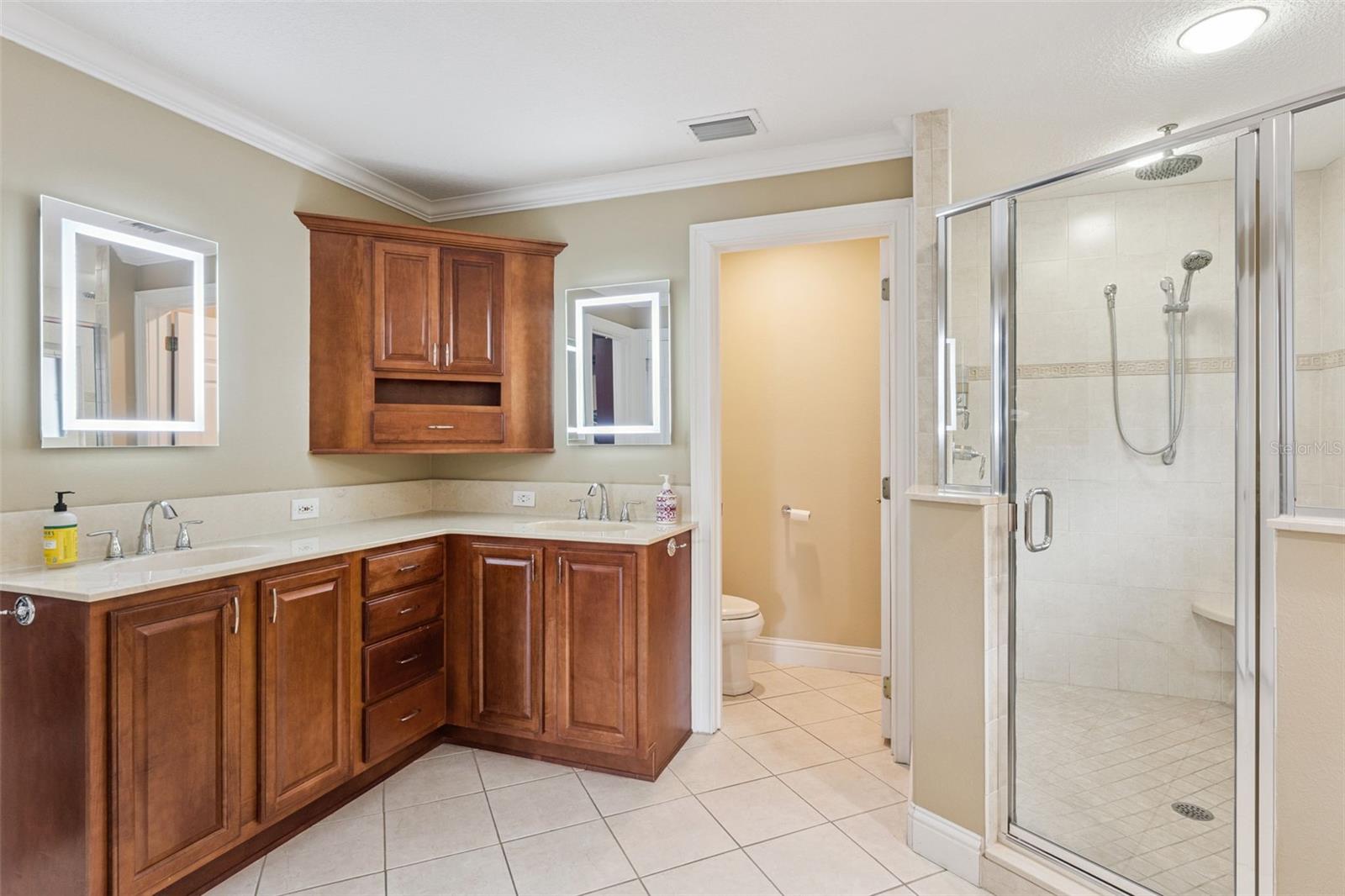 Listing photo id 15 for 2824 Montmart Drive