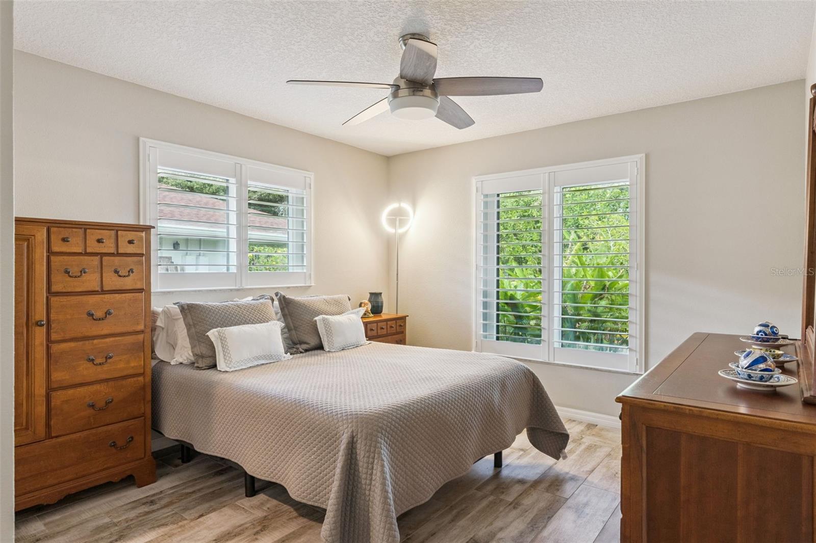 Listing photo id 17 for 2824 Montmart Drive