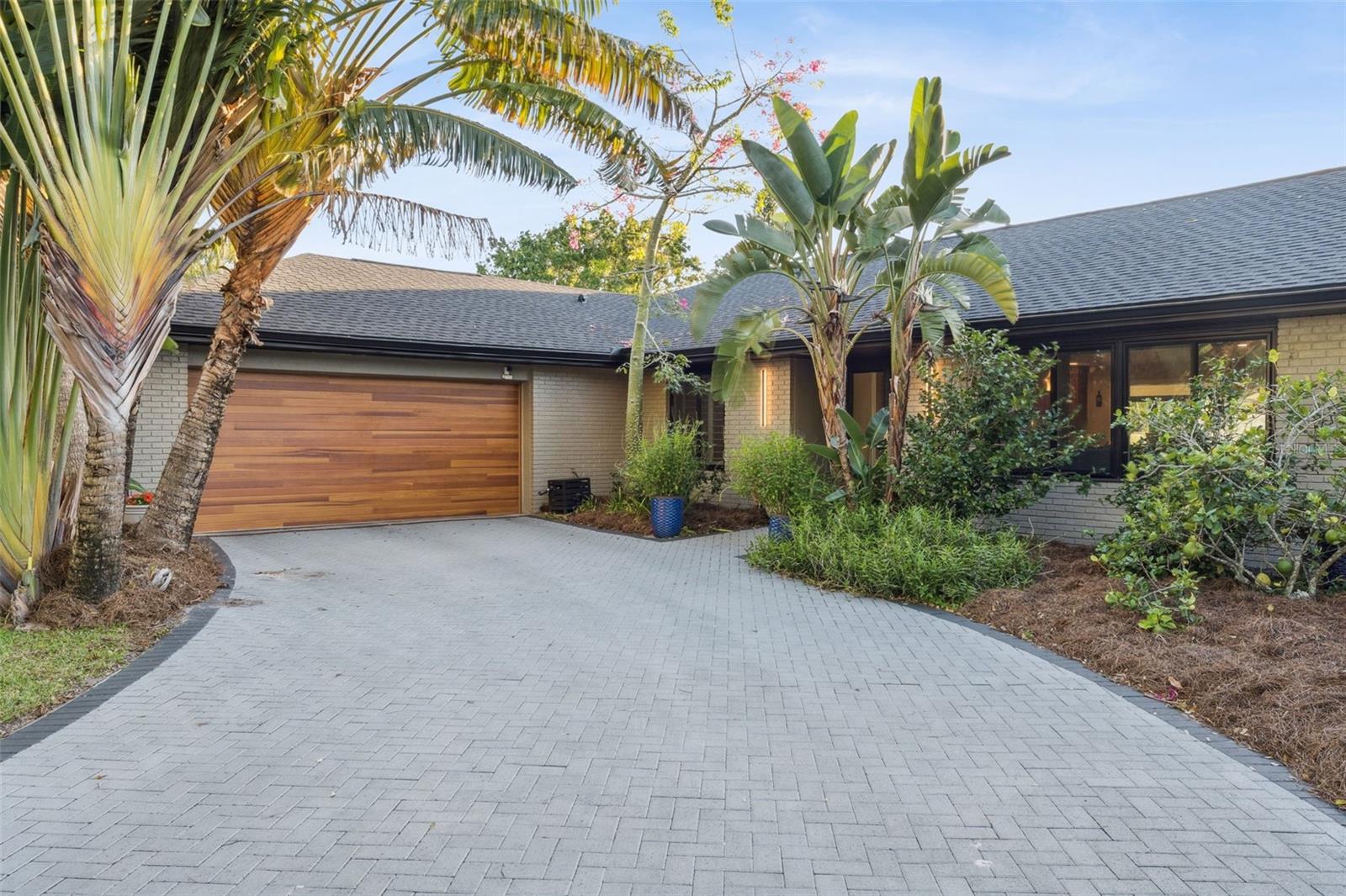 Listing photo id 0 for 2824 Montmart Drive