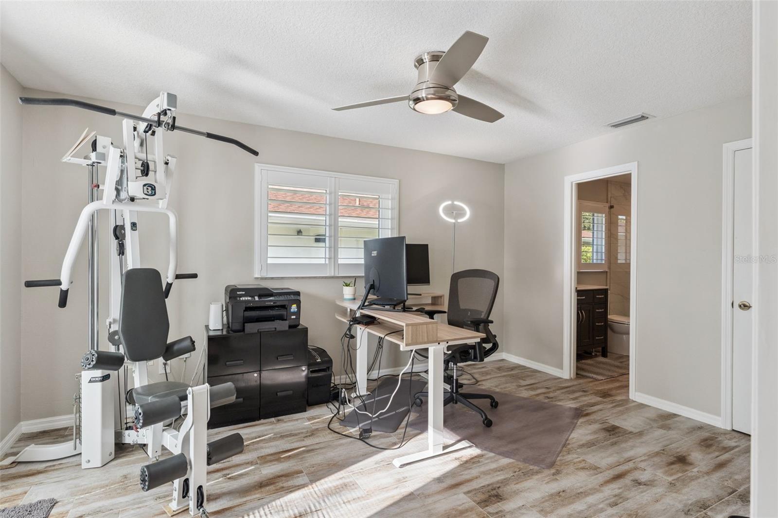 Listing photo id 20 for 2824 Montmart Drive