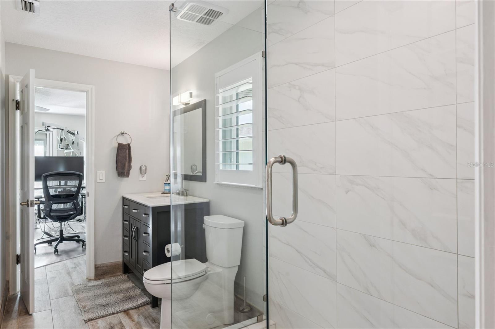 Listing photo id 21 for 2824 Montmart Drive
