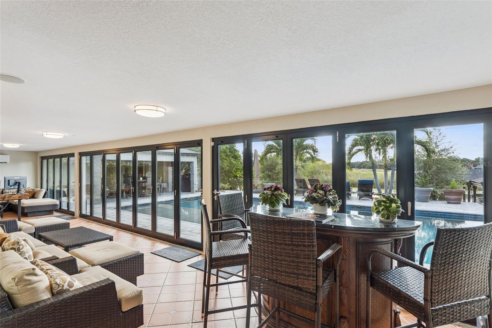 Listing photo id 23 for 2824 Montmart Drive
