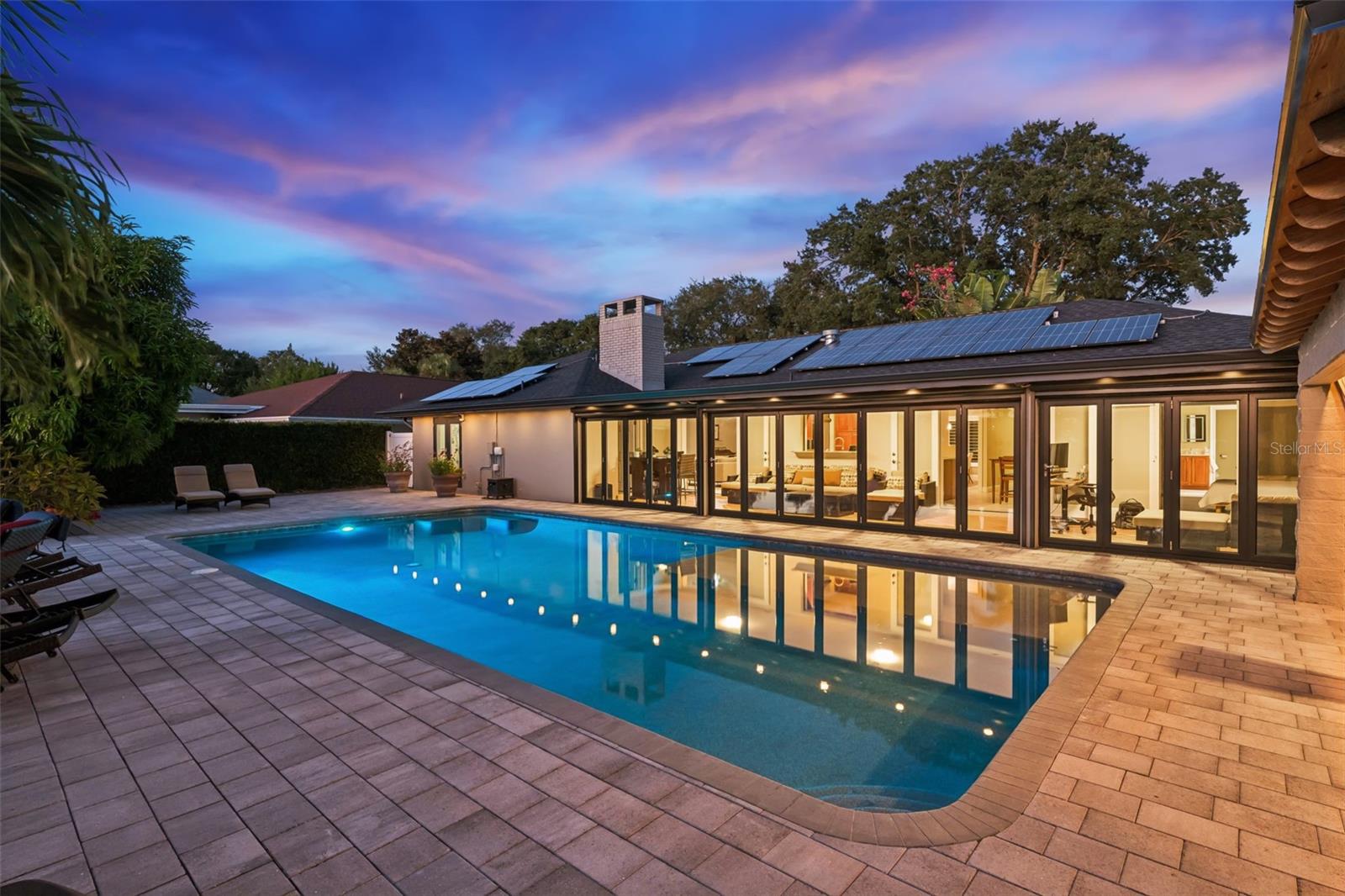 Listing photo id 1 for 2824 Montmart Drive