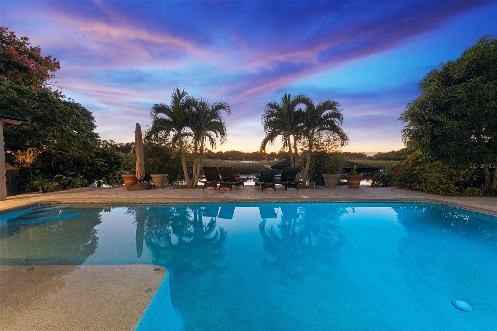 Listing photo id 28 for 2824 Montmart Drive