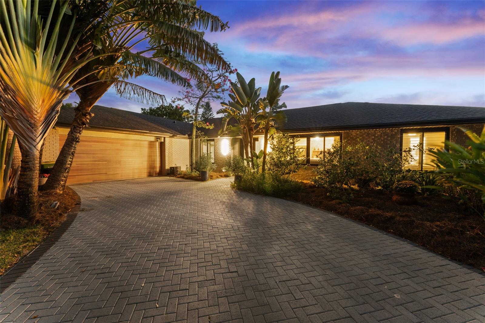 Listing photo id 37 for 2824 Montmart Drive