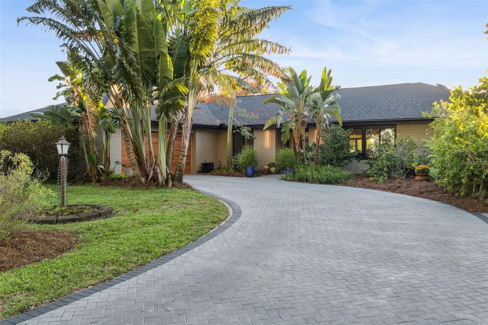 Listing photo id 43 for 2824 Montmart Drive