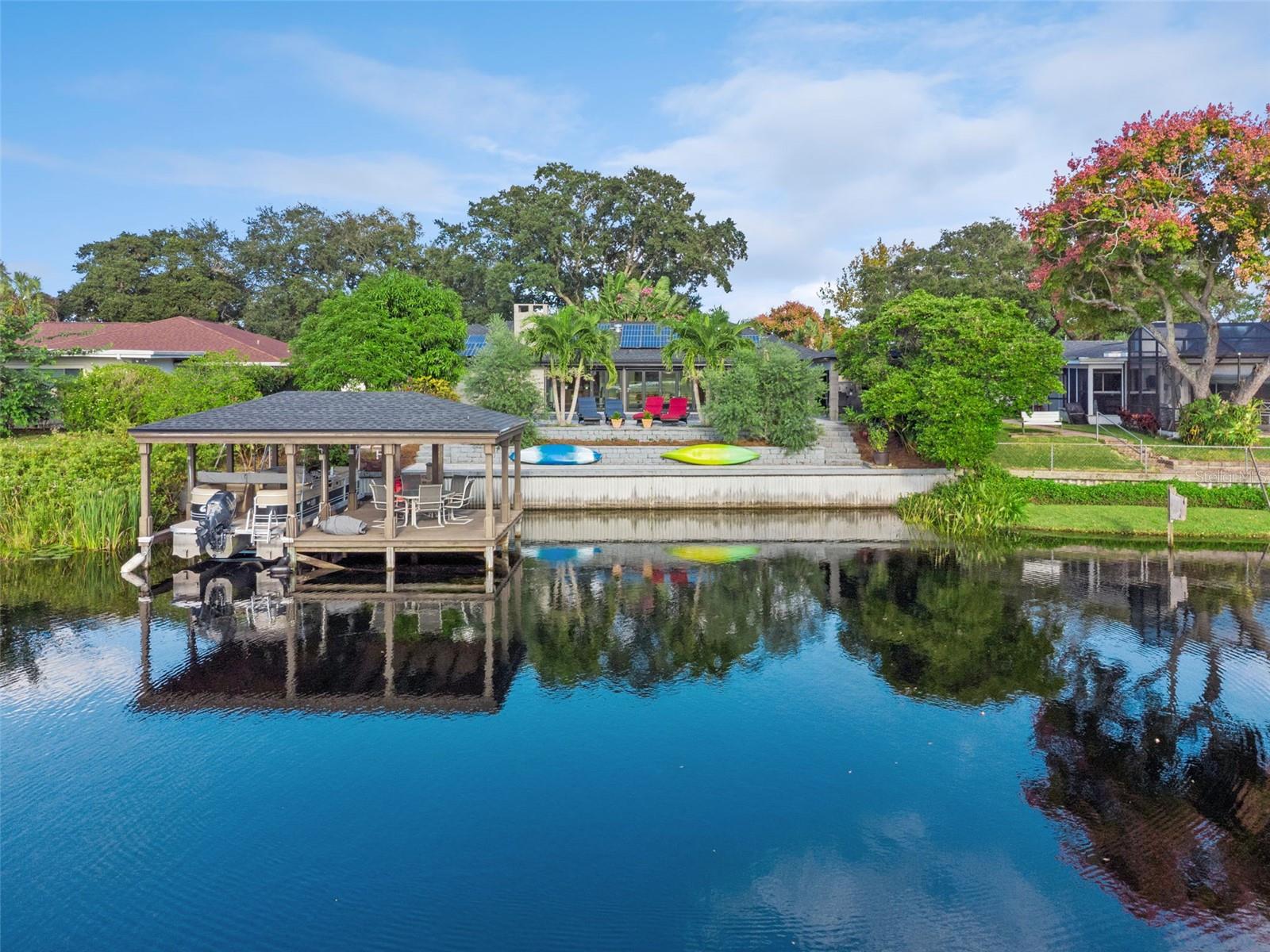 Listing photo id 3 for 2824 Montmart Drive