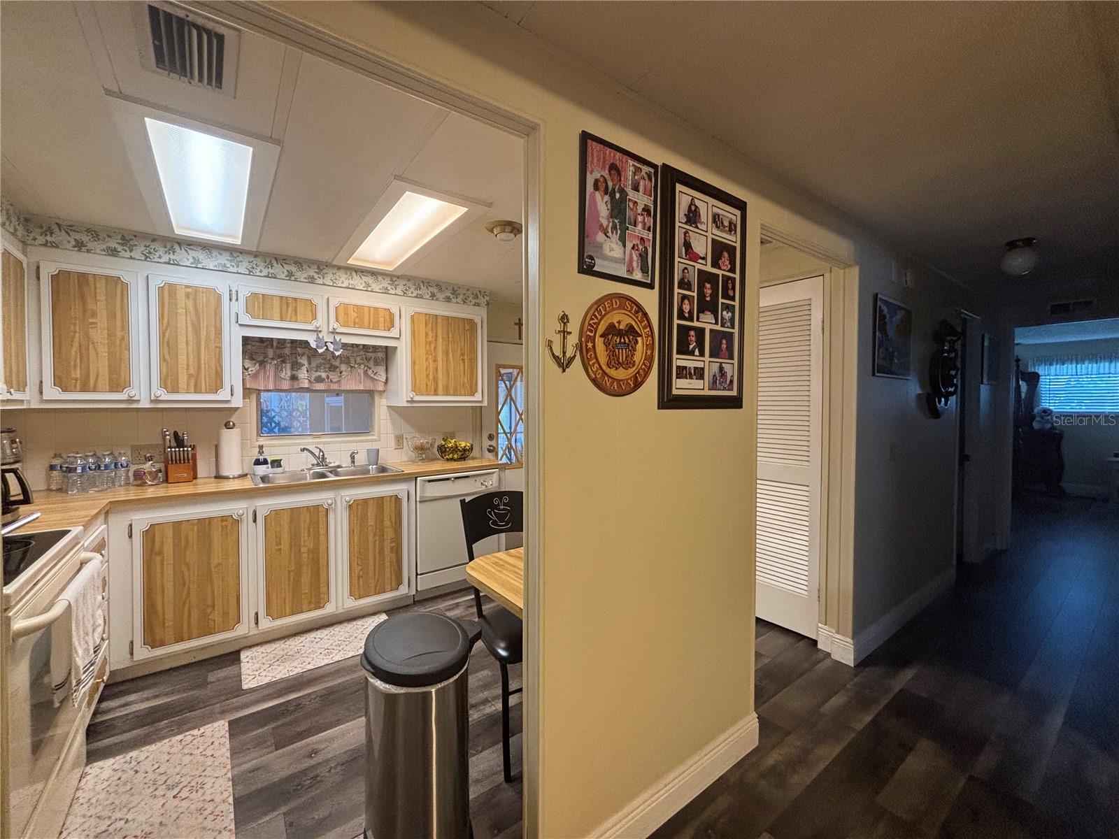 Image 11 of 24 For 2122 Lake Drive Ge