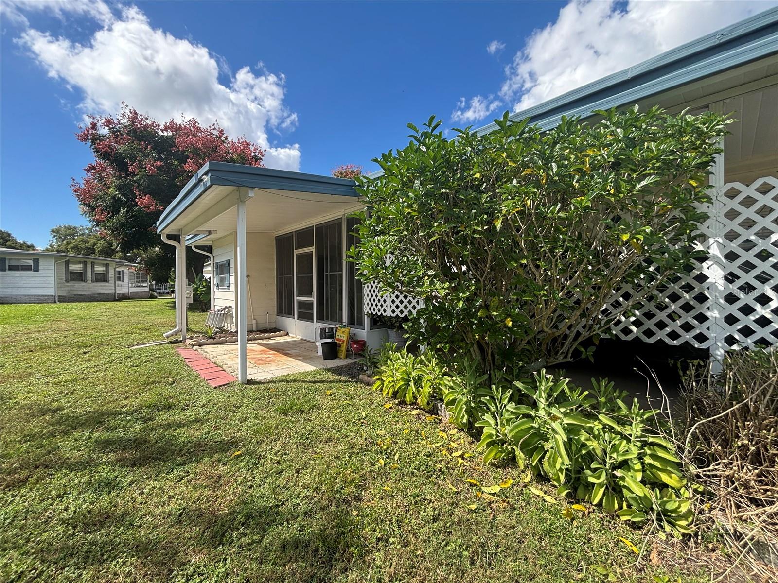Image 2 of 24 For 2122 Lake Drive Ge