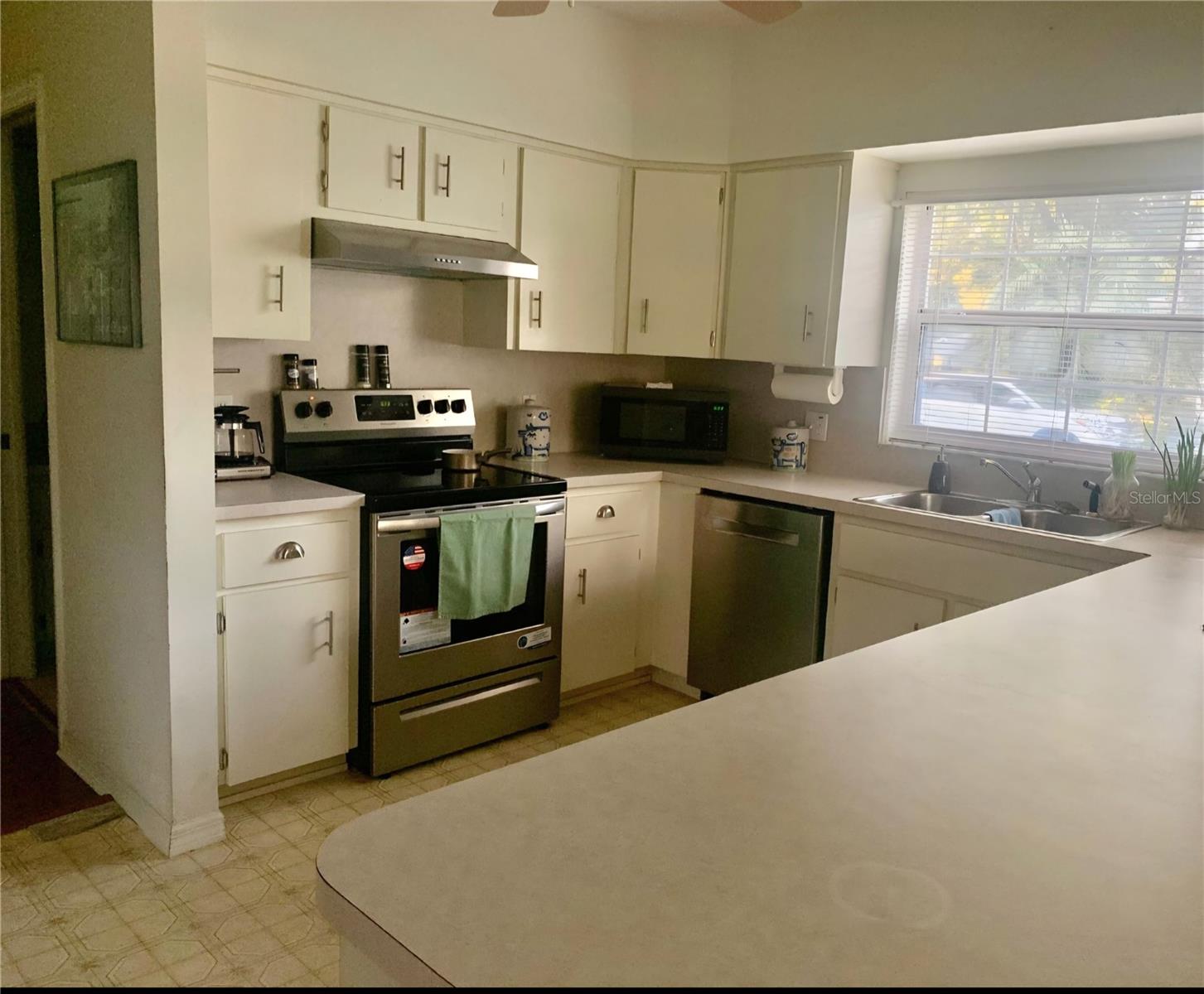 Image 7 of 27 For 10137 192nd Circle