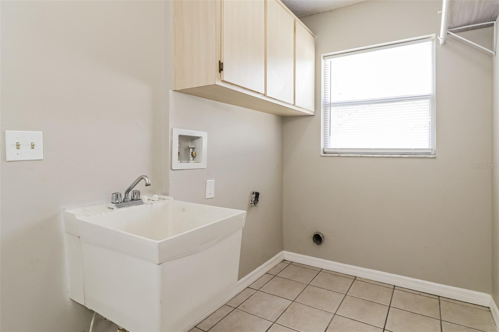 Image 18 of 21 For 8461 Red Roe Drive