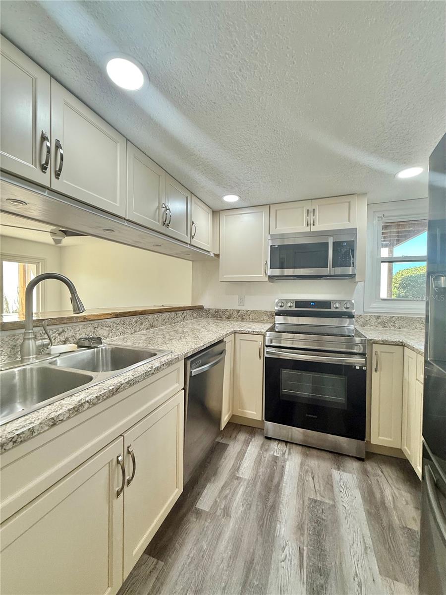 Image 4 of 16 For 1051 Highland Street 4b