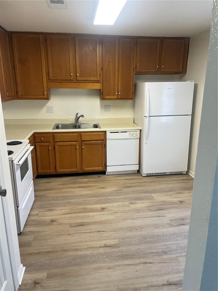 Image 13 of 32 For 3210 Clubside Drive 3210