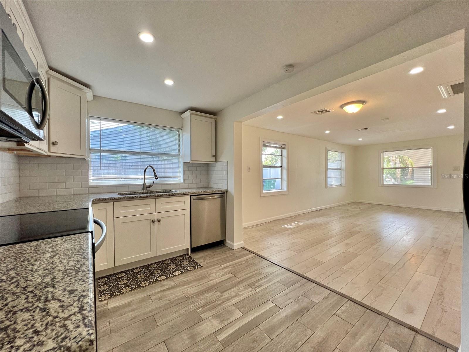 Image 9 of 25 For 1716 Nassau Street