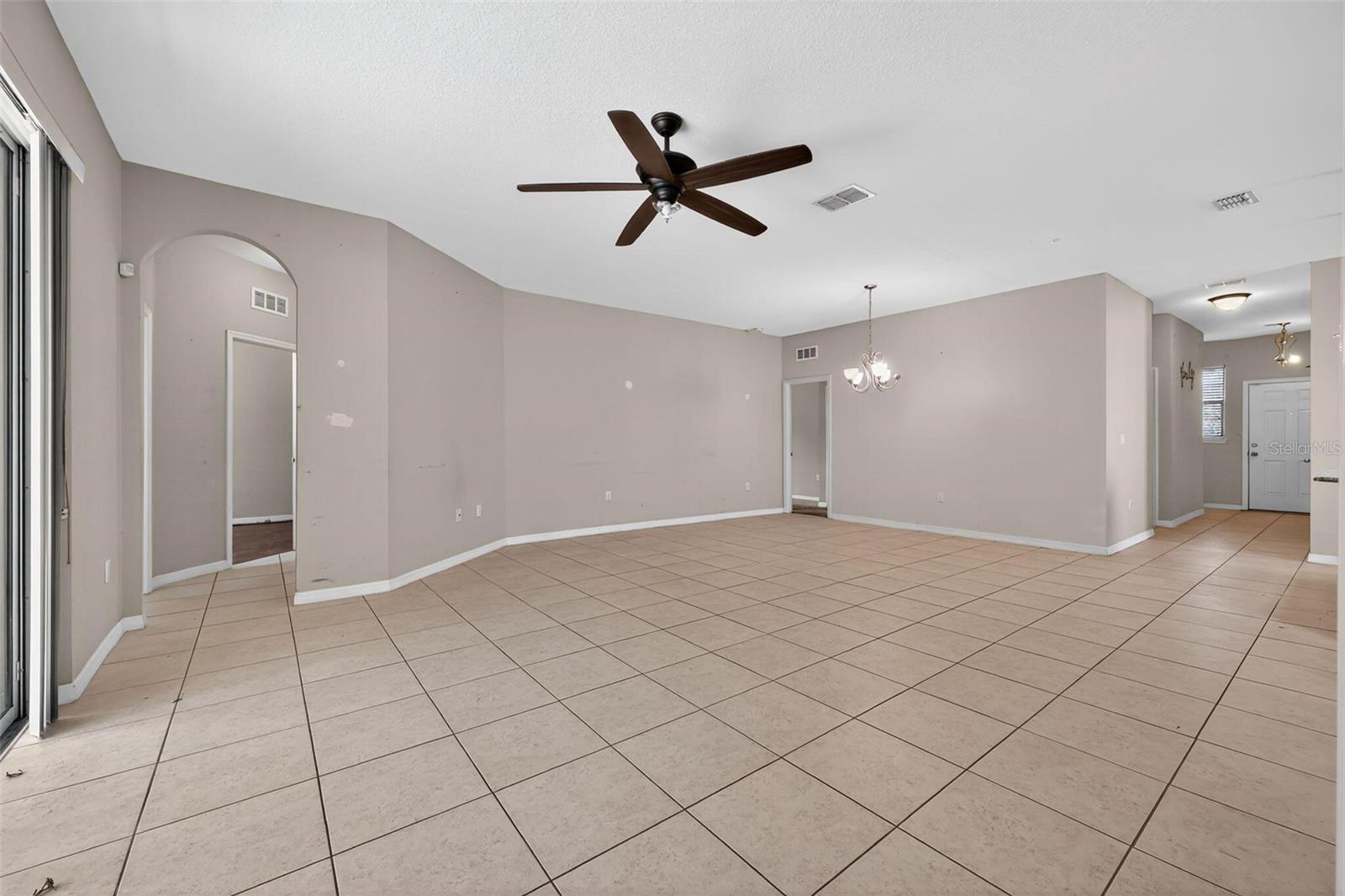 Image 11 of 30 For 4913 Pall Mall Street E