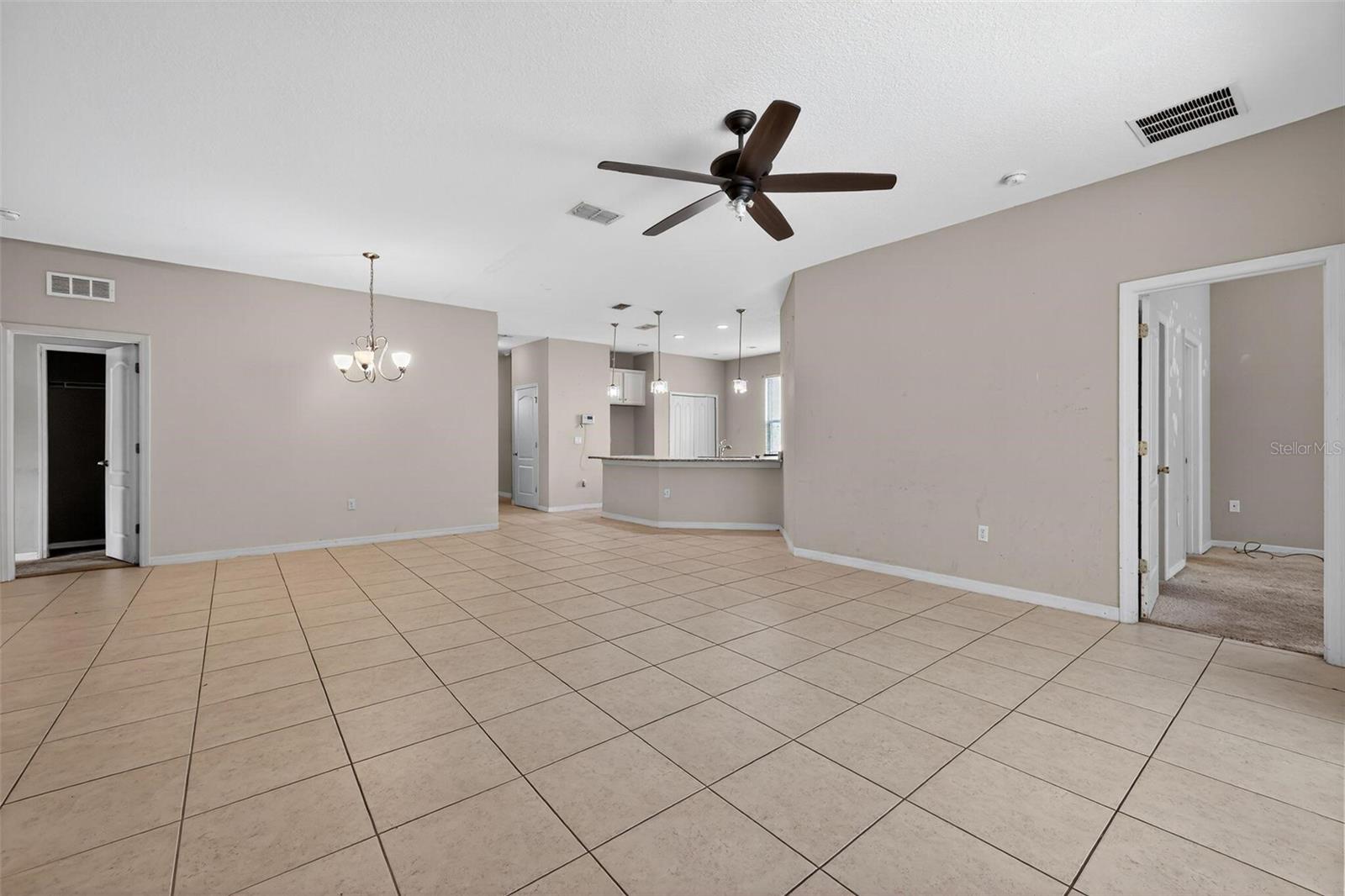 Image 12 of 30 For 4913 Pall Mall Street E